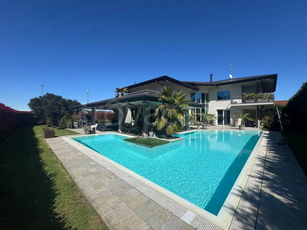 casa indipendente in vendita a Legnano
