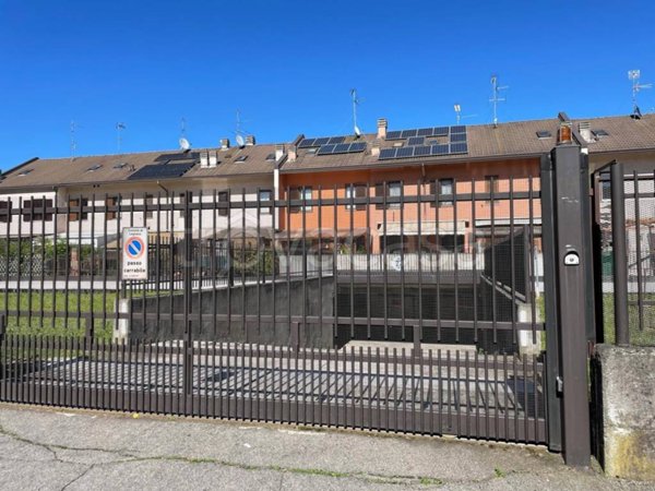 casa indipendente in vendita a Legnano