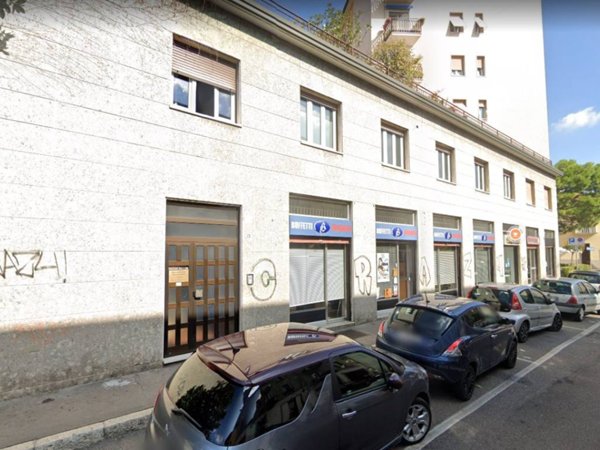 negozio in vendita a Legnano