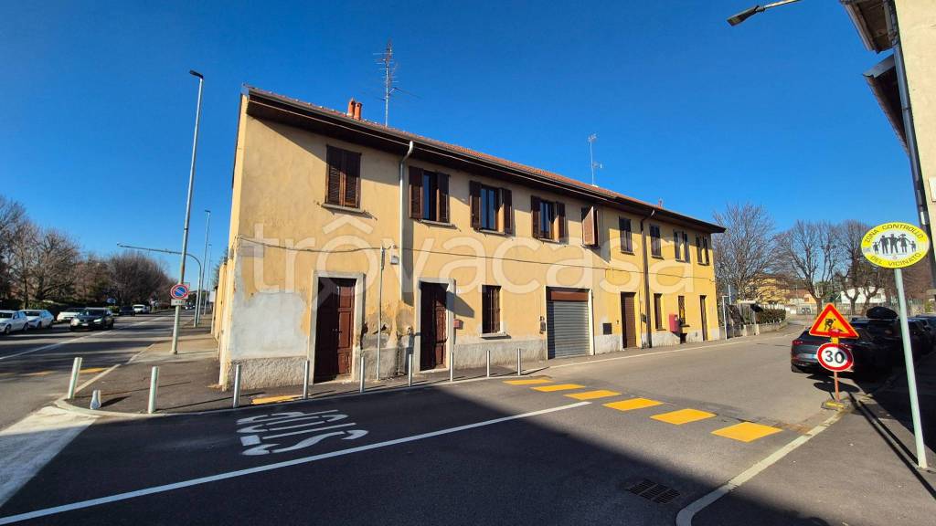 casa indipendente in vendita a Legnano