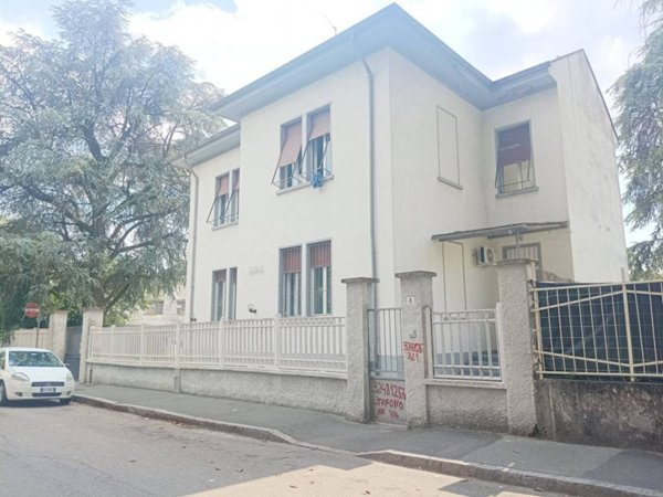 casa indipendente in vendita a Legnano