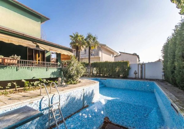 casa indipendente in vendita a Legnano