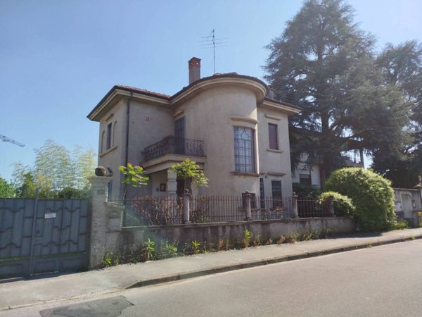 casa indipendente in vendita a Legnano