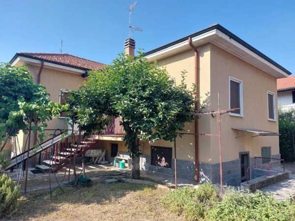 casa indipendente in vendita a Legnano