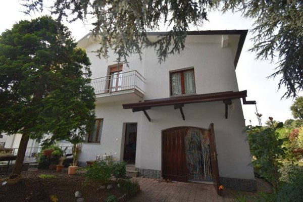 casa indipendente in vendita a Legnano