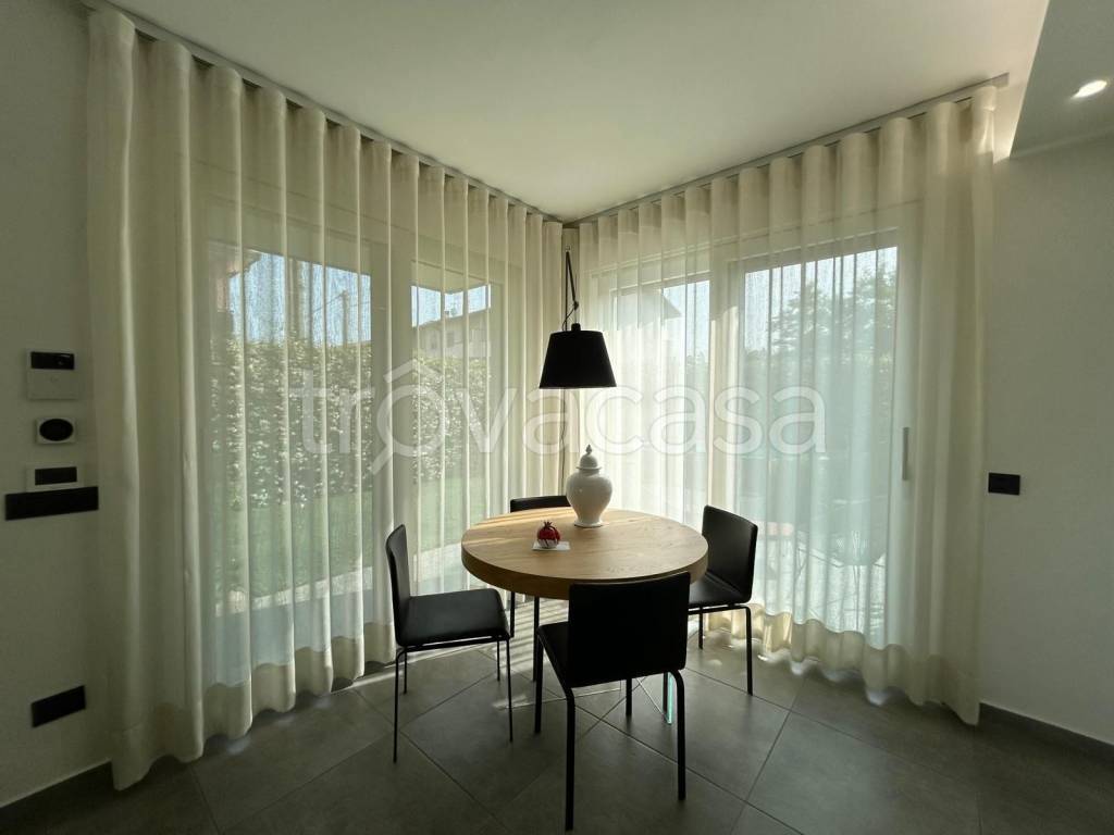 casa indipendente in vendita a Legnano