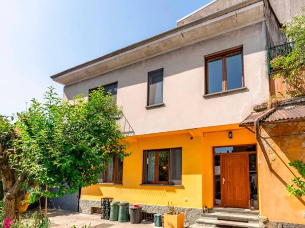 casa indipendente in vendita a Legnano