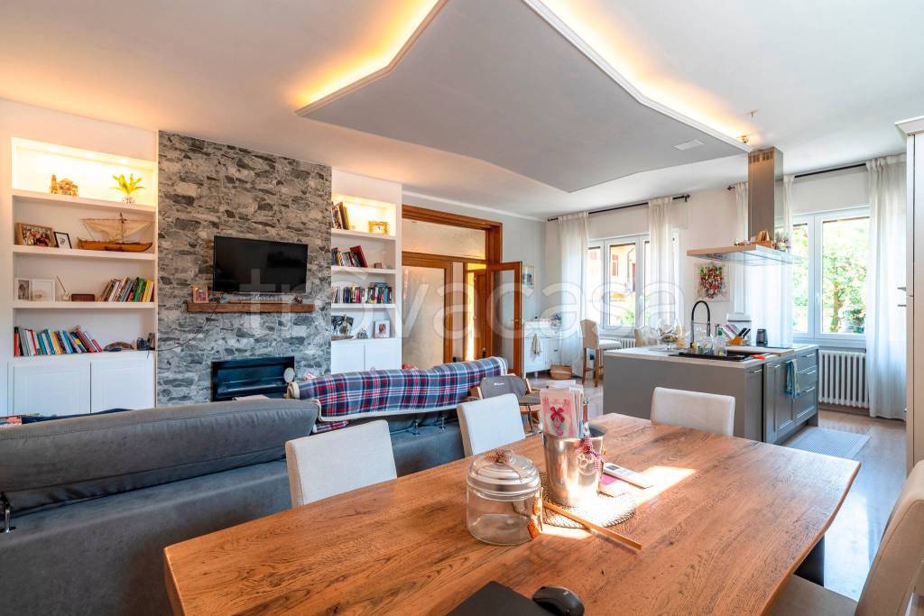 casa indipendente in vendita a Legnano