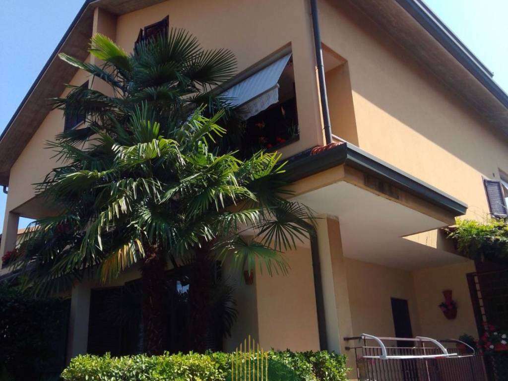casa indipendente in vendita a Legnano