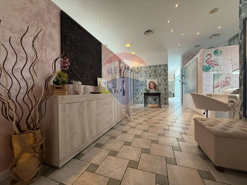 negozio in vendita a Legnano