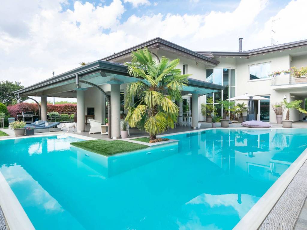casa indipendente in vendita a Legnano