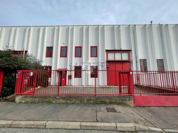 capannone in vendita a Legnano