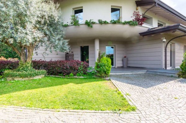 casa indipendente in vendita a Legnano