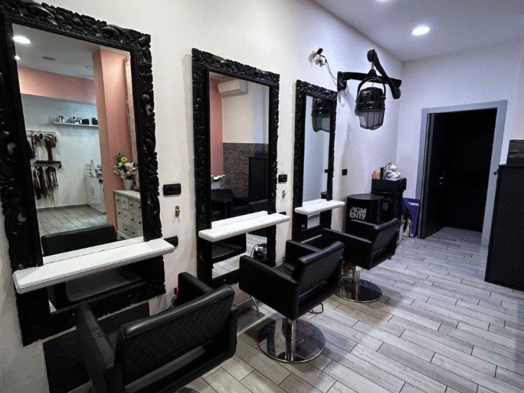 negozio in vendita a Legnano