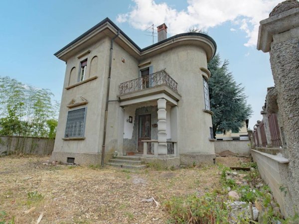 casa indipendente in vendita a Legnano