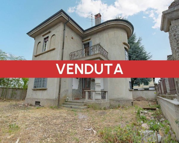 casa indipendente in vendita a Legnano