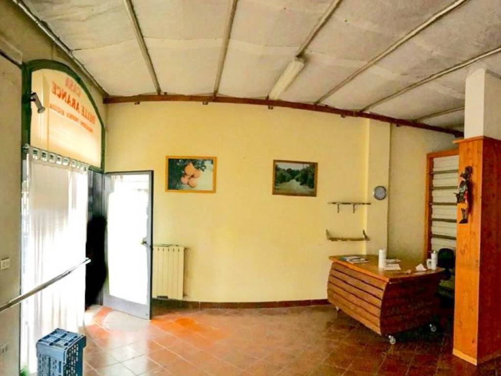 negozio in vendita a Legnano