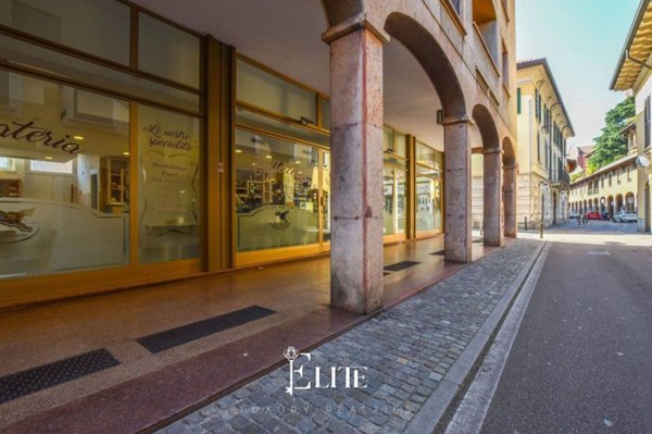 negozio in vendita a Legnano
