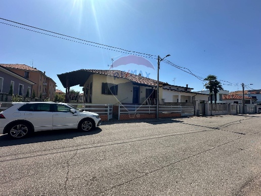 casa indipendente in vendita a Legnano