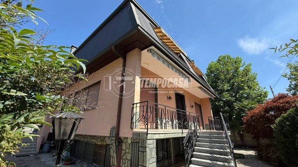 casa indipendente in vendita a Legnano