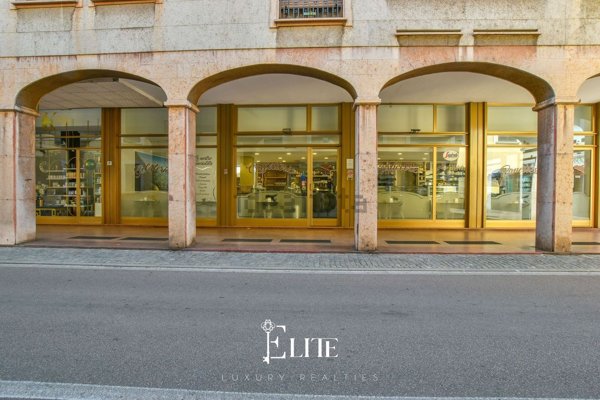 locale commerciale in vendita a Legnano