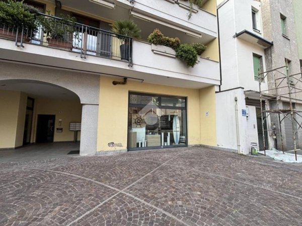 negozio in vendita a Legnano