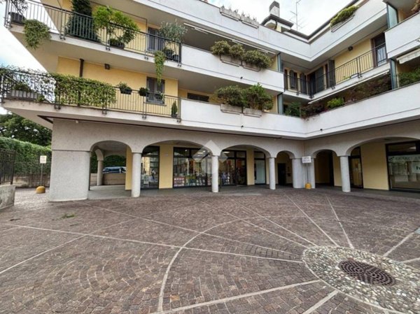 negozio in vendita a Legnano