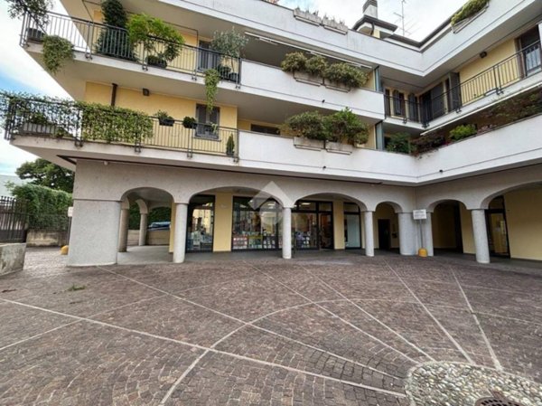 negozio in vendita a Legnano