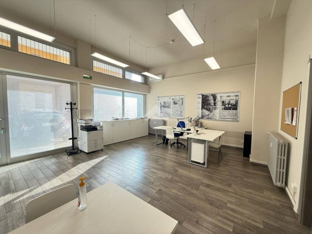 negozio in vendita a Legnano