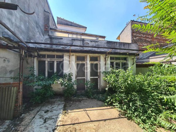 casa indipendente in vendita a Legnano