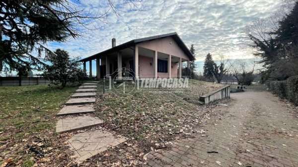 casa indipendente in vendita a Legnano