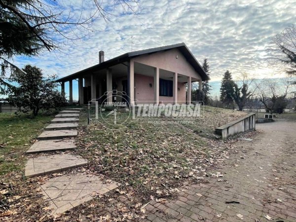 casa indipendente in vendita a Legnano