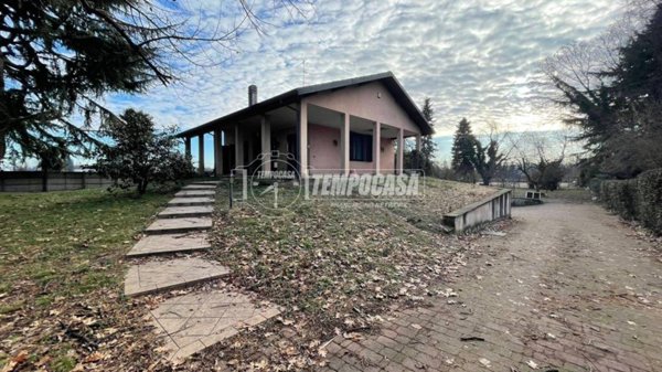 casa indipendente in vendita a Legnano