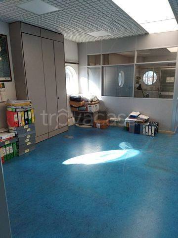 negozio in vendita a Legnano