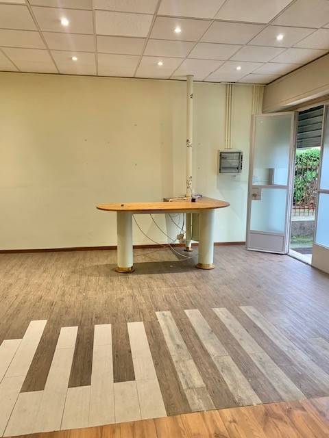 negozio in vendita a Legnano