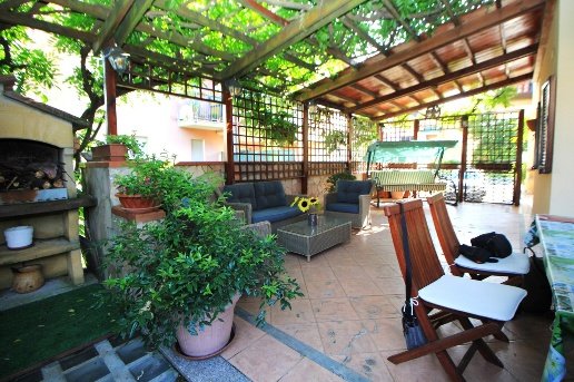 casa indipendente in vendita a Legnano
