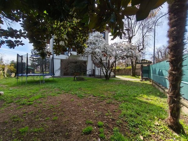 casa indipendente in vendita a Legnano