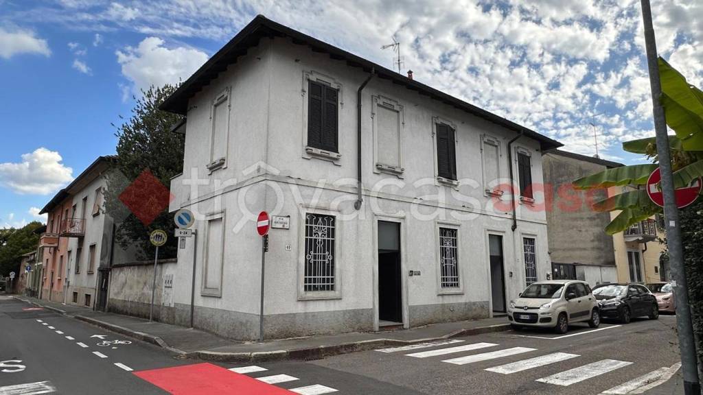 casa indipendente in vendita a Legnano
