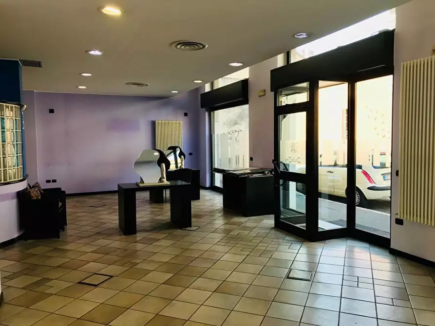 negozio in vendita a Legnano