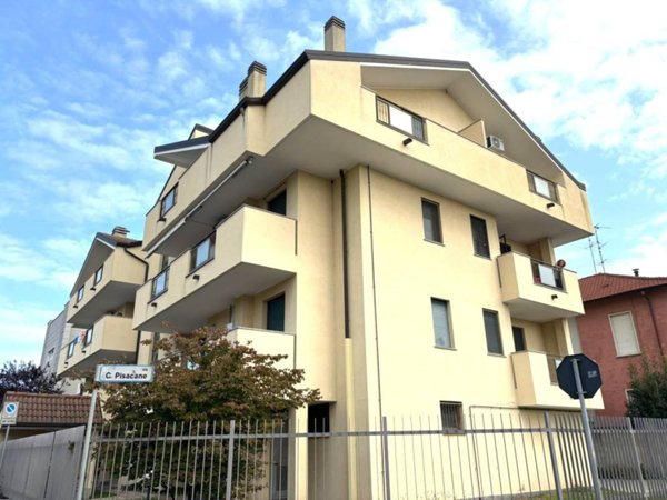 locale commerciale in vendita a Legnano