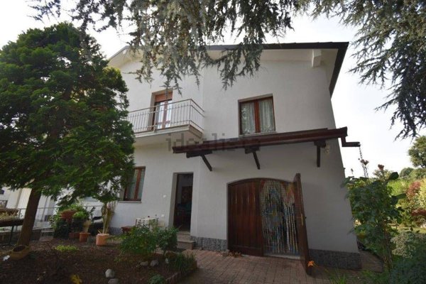 casa indipendente in vendita a Legnano