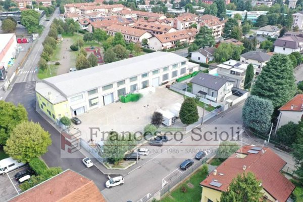 locale commerciale in vendita a Legnano