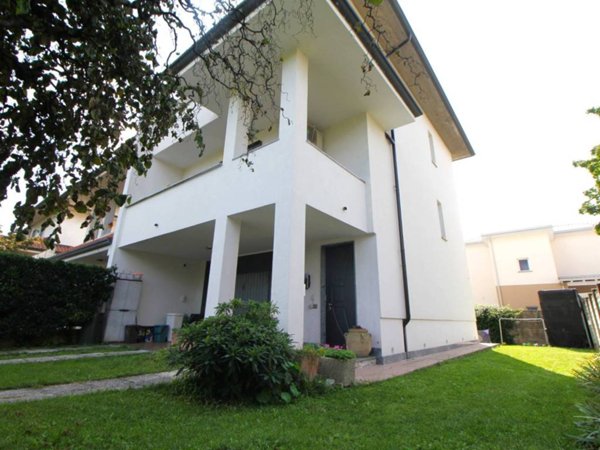 casa indipendente in vendita a Legnano