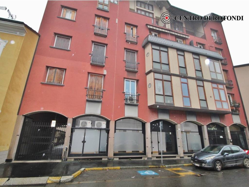 negozio in vendita a Legnano