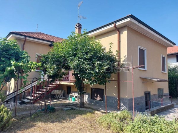 casa indipendente in vendita a Legnano
