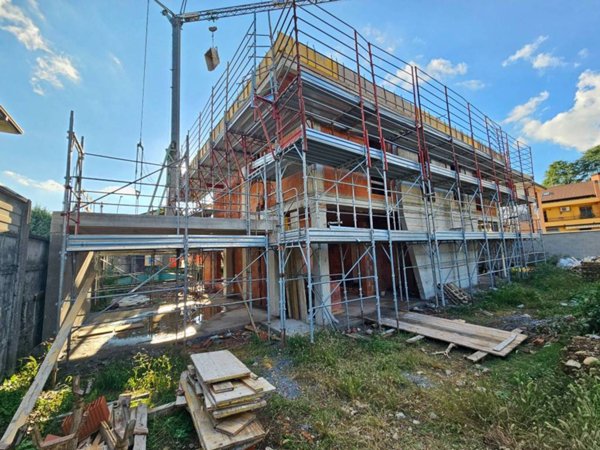 casa indipendente in vendita a Legnano