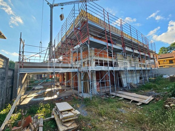 casa indipendente in vendita a Legnano