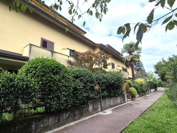 casa indipendente in vendita a Legnano