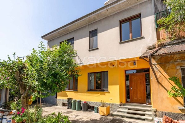 casa indipendente in vendita a Legnano