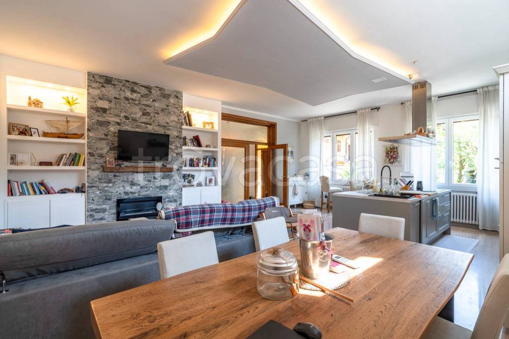 casa indipendente in vendita a Legnano